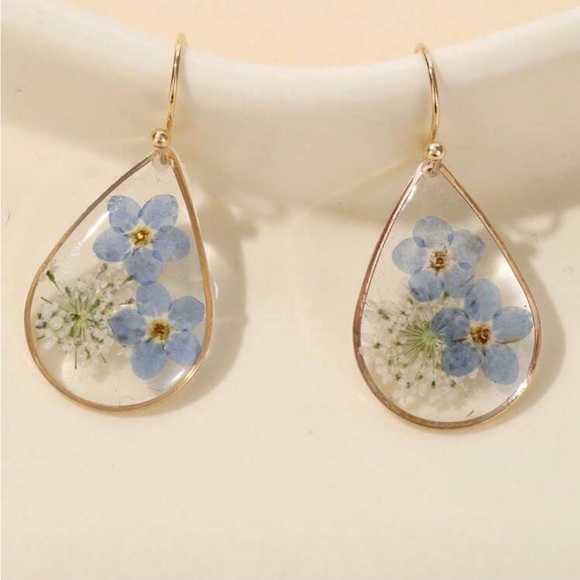 Jewelry - NWT Gold & Blue Forget Me Not Earrings